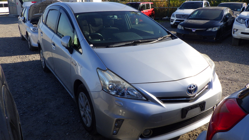 Toyota PRIUS ALPHA 2012