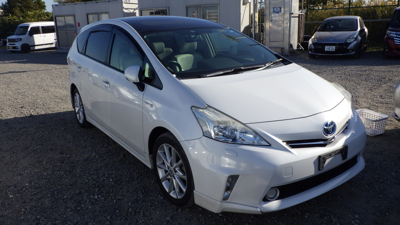 Toyota PRIUS ALPHA 2012