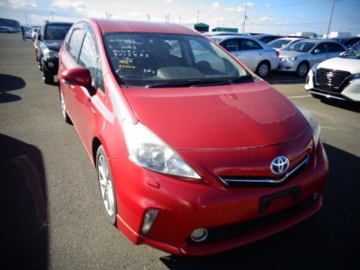 Toyota PRIUS ALPHA 2011