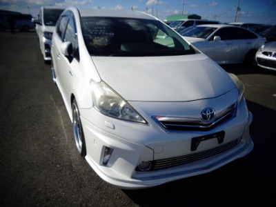 Toyota PRIUS ALPHA 2012