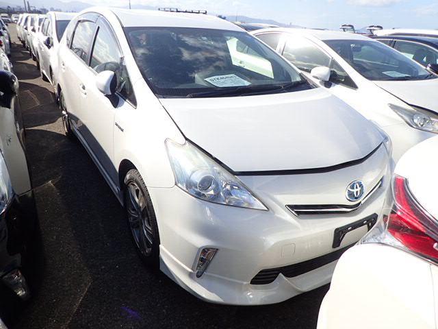 Toyota PRIUS ALPHA 2012