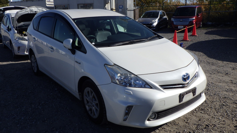 Toyota PRIUS ALPHA 2011