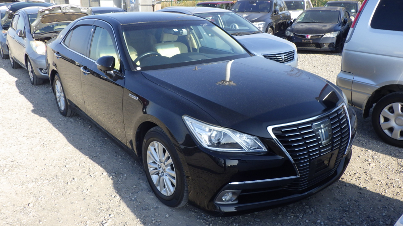 Toyota Crown Hybrid 2013