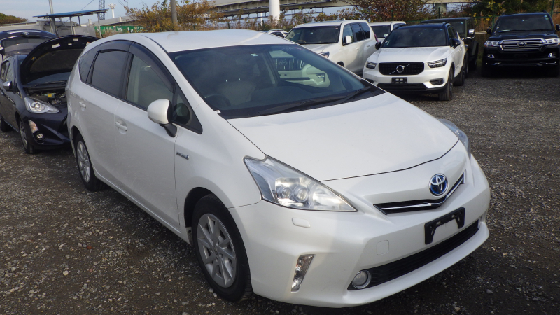 Toyota PRIUS ALPHA 2012