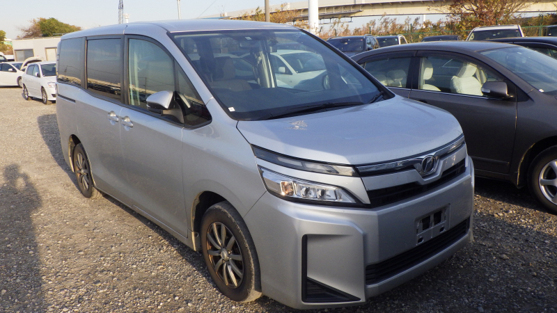 Toyota Voxy 2018