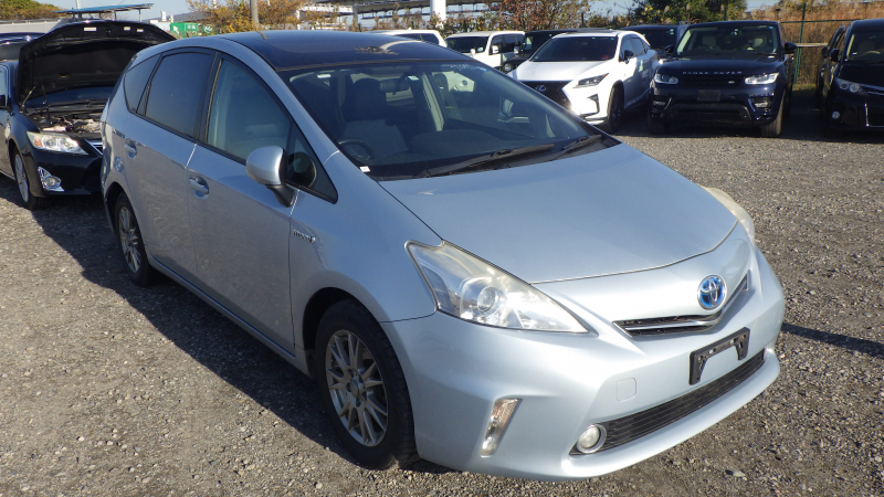 Toyota PRIUS ALPHA 2011