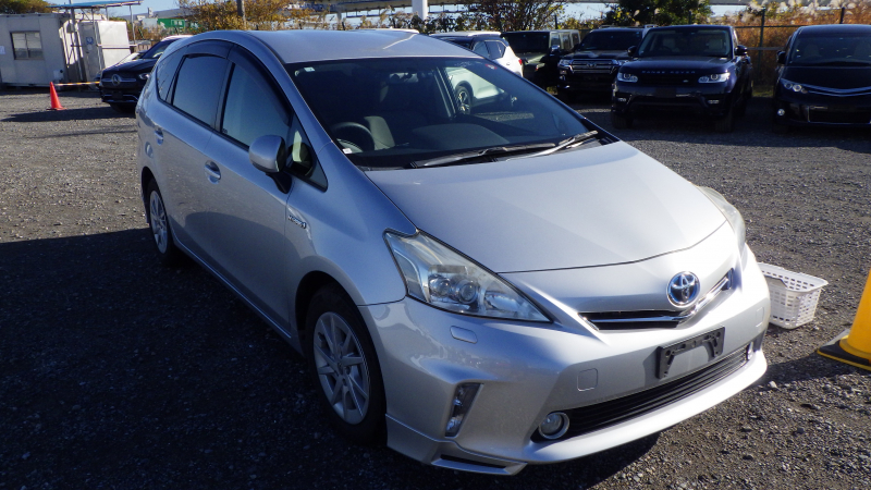 Toyota PRIUS ALPHA 2012