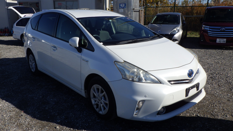 Toyota PRIUS ALPHA 2012