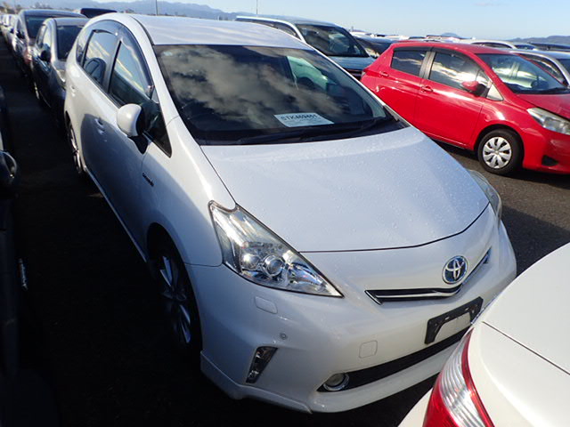 Toyota PRIUS ALPHA 2014