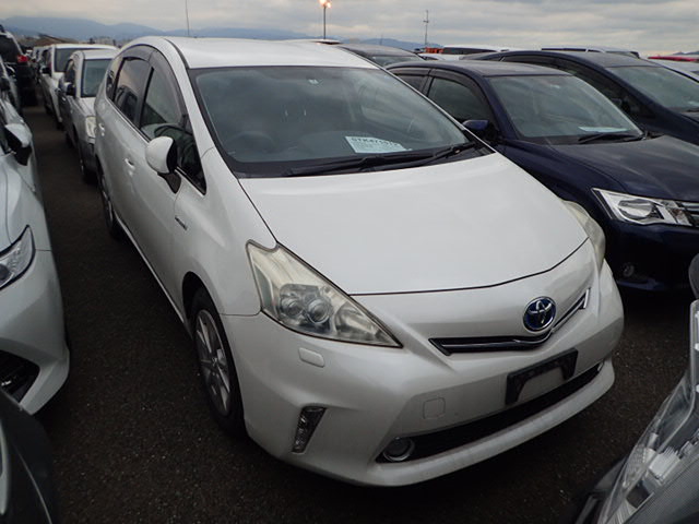 Toyota PRIUS ALPHA 2013