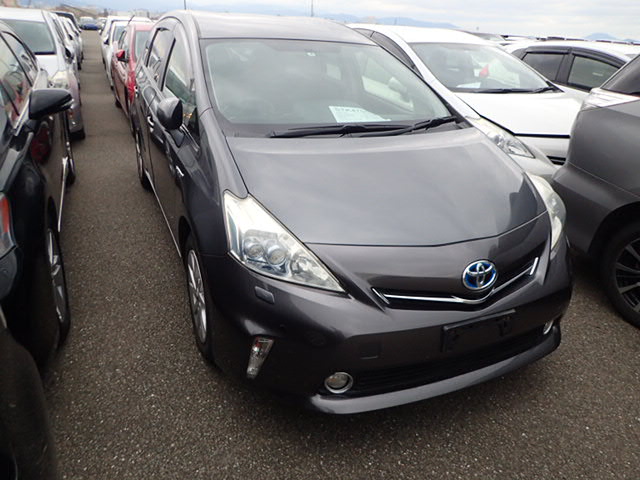 Toyota PRIUS ALPHA 2013