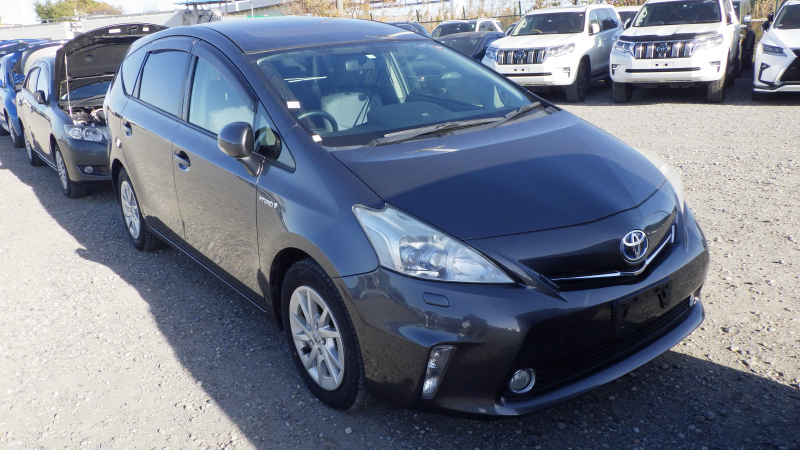 Toyota PRIUS ALPHA 2012