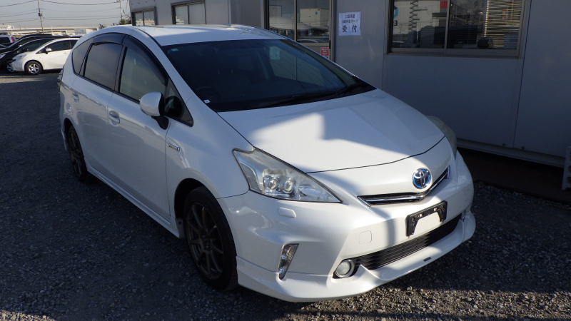 Toyota PRIUS ALPHA 2012