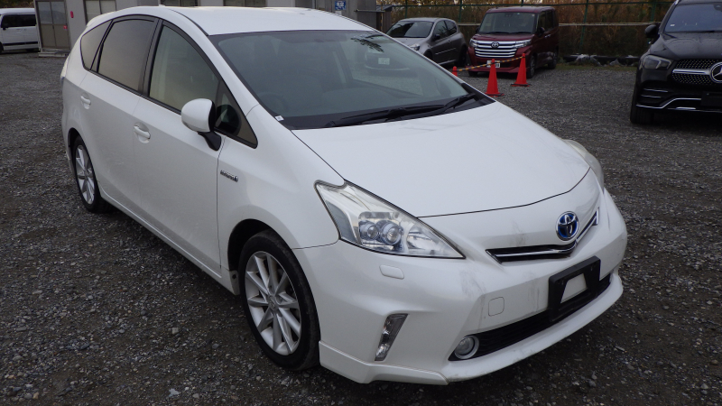 Toyota PRIUS ALPHA 2011