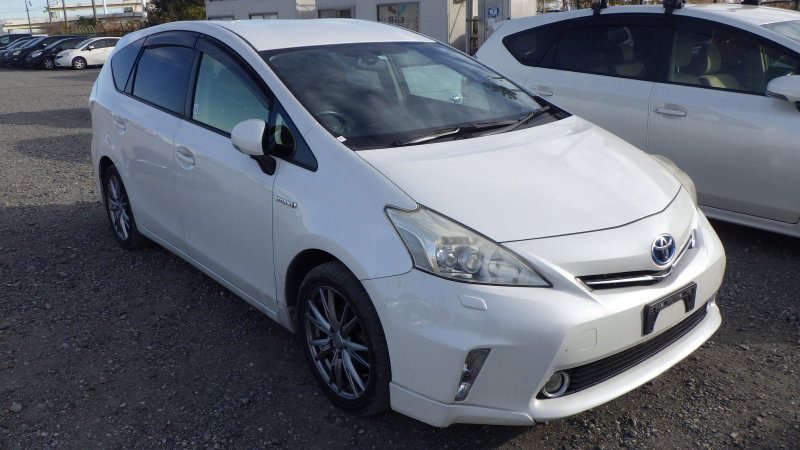 Toyota PRIUS ALPHA 2013