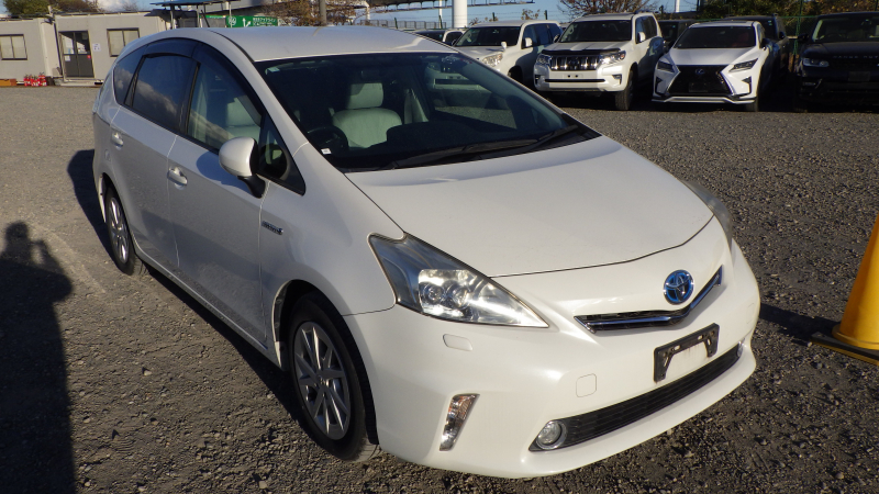 Toyota PRIUS ALPHA 2012