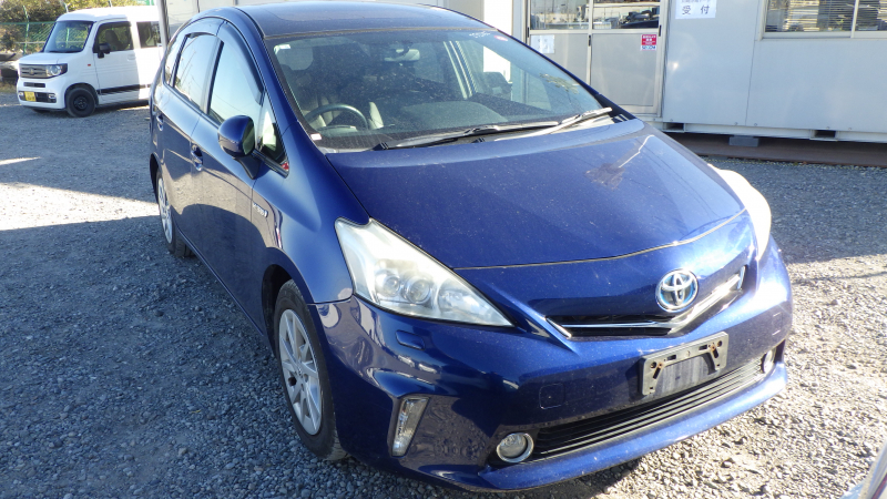 Toyota PRIUS ALPHA 2012