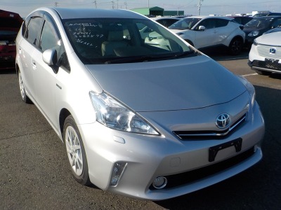 Toyota PRIUS ALPHA 2011