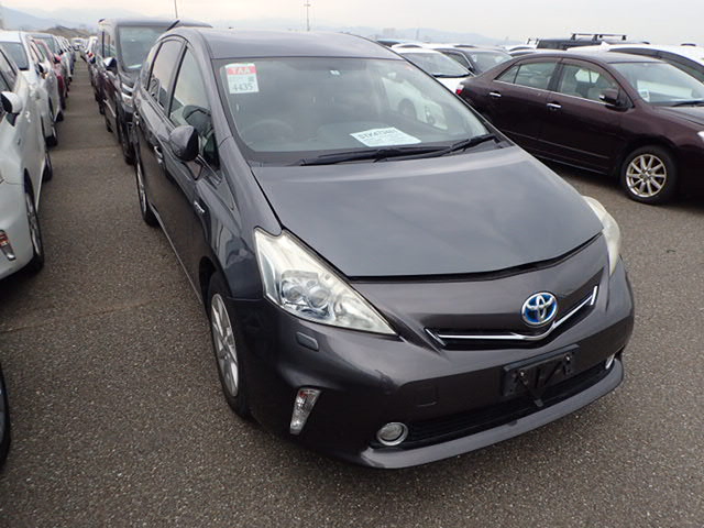 Toyota PRIUS ALPHA 2011