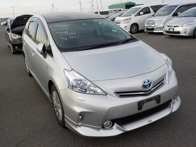 Toyota PRIUS ALPHA 2011