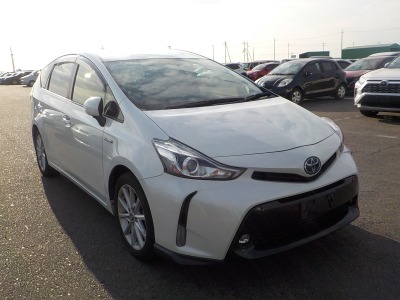 Toyota PRIUS ALPHA 2015