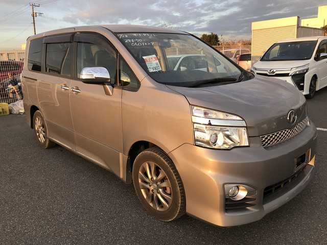 Toyota Voxy 2014