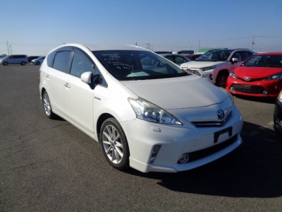 Toyota PRIUS ALPHA 2011