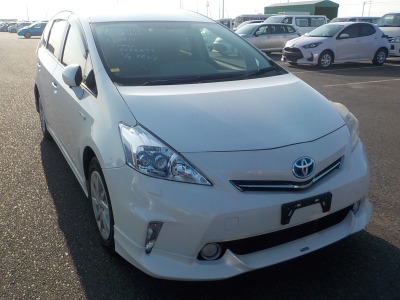 Toyota PRIUS ALPHA 2011