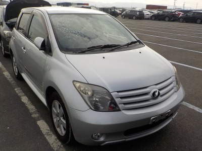 Toyota IST 2006