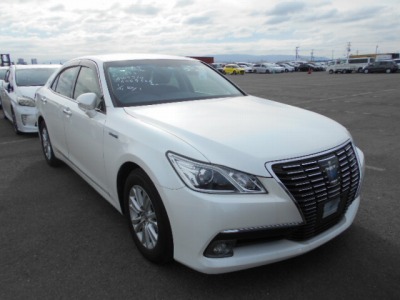 Toyota Crown Hybrid 2013