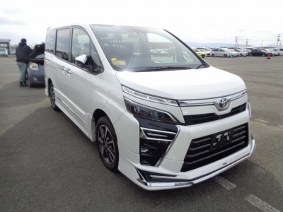 Toyota Voxy 2021