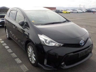 Toyota PRIUS ALPHA 2015