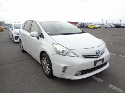 Toyota PRIUS ALPHA 2012