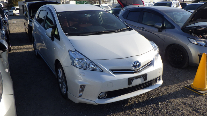 Toyota PRIUS ALPHA 2014