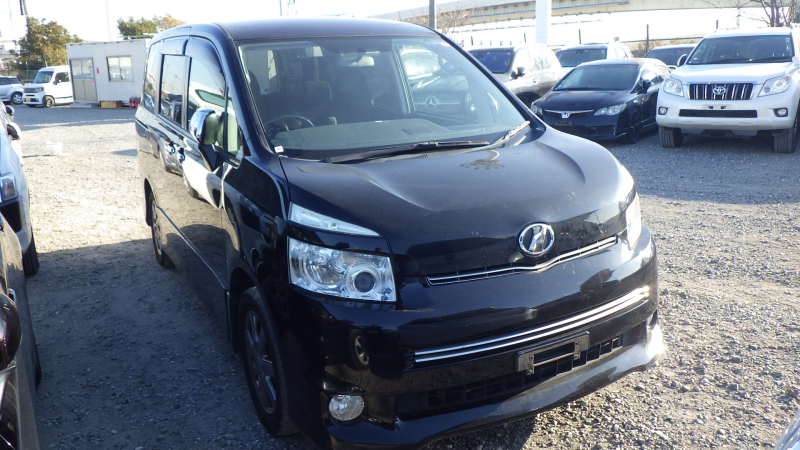 Toyota Voxy 2010