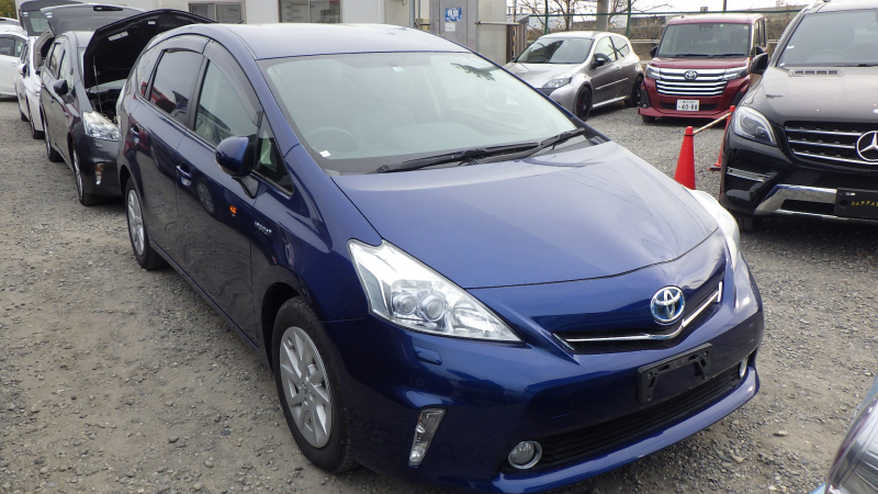 Toyota PRIUS ALPHA 2011