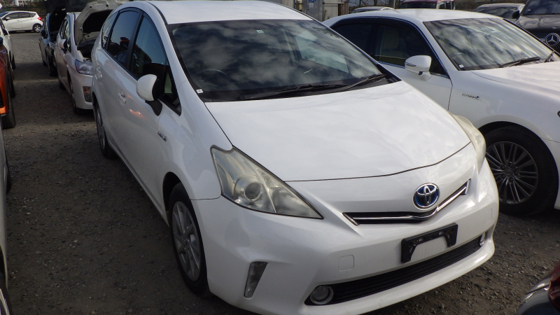 Toyota PRIUS ALPHA 2011