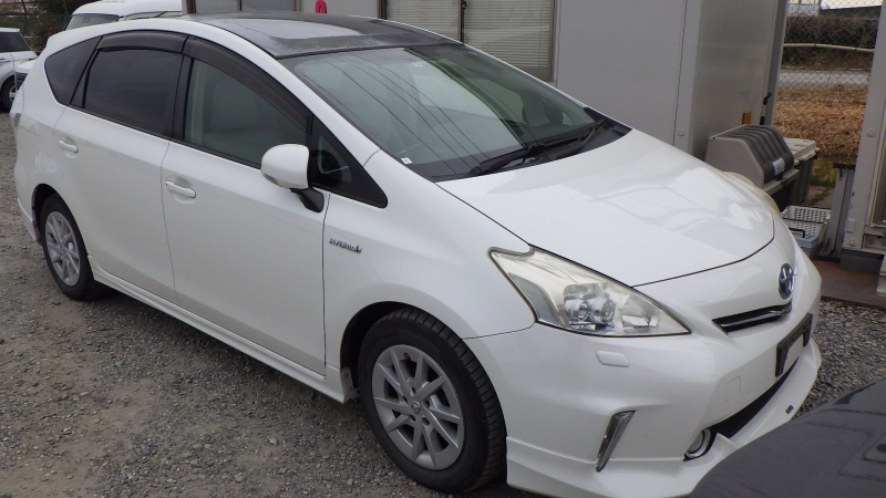 Toyota PRIUS ALPHA 2011