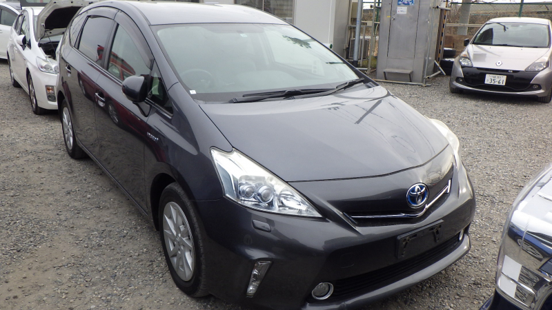 Toyota PRIUS ALPHA 2011