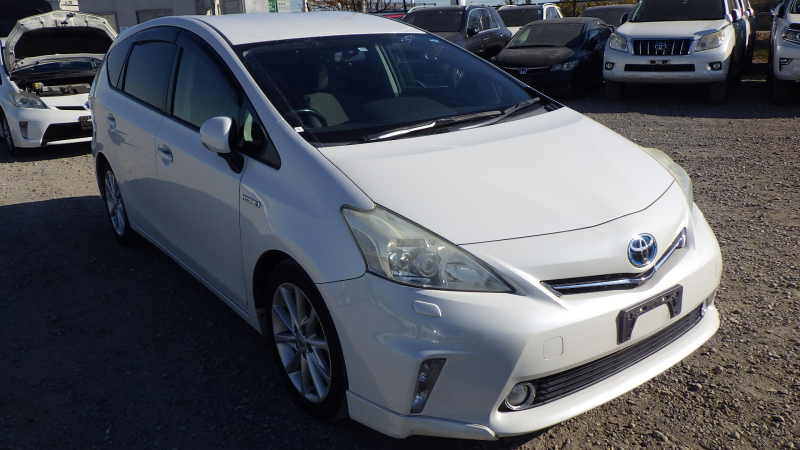 Toyota PRIUS ALPHA 2012