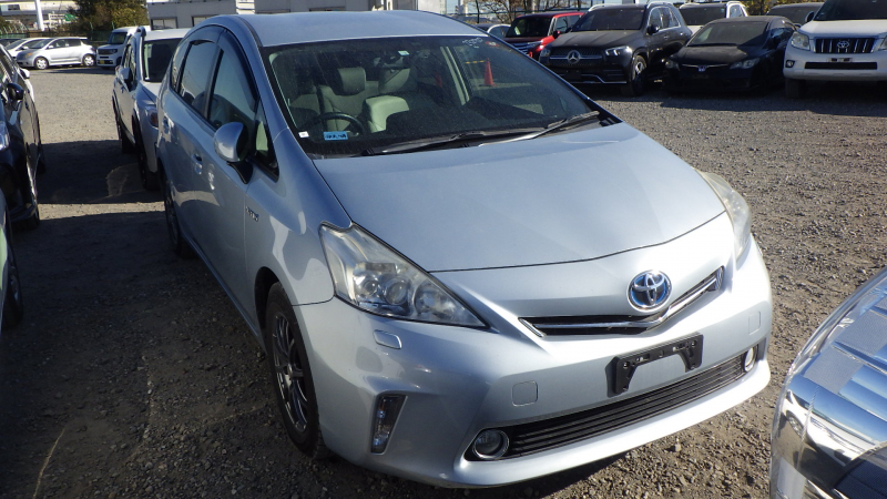 Toyota PRIUS ALPHA 2012