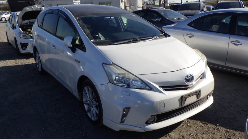 Toyota PRIUS ALPHA 2012