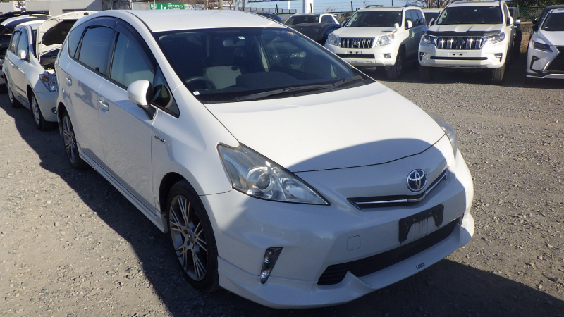 Toyota PRIUS ALPHA 2012