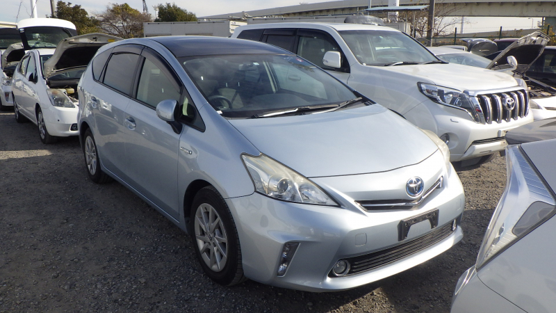 Toyota PRIUS ALPHA 2012