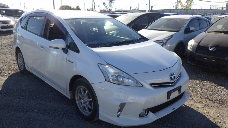 Toyota PRIUS ALPHA 2012