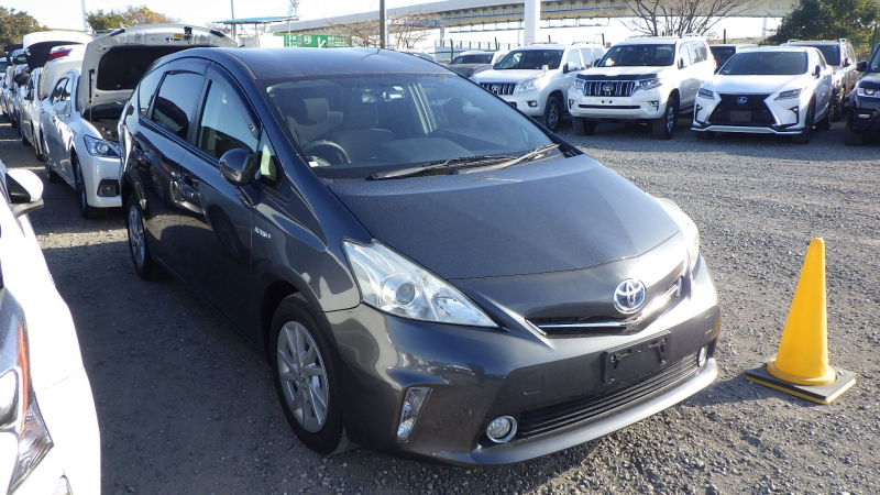 Toyota PRIUS ALPHA 2013