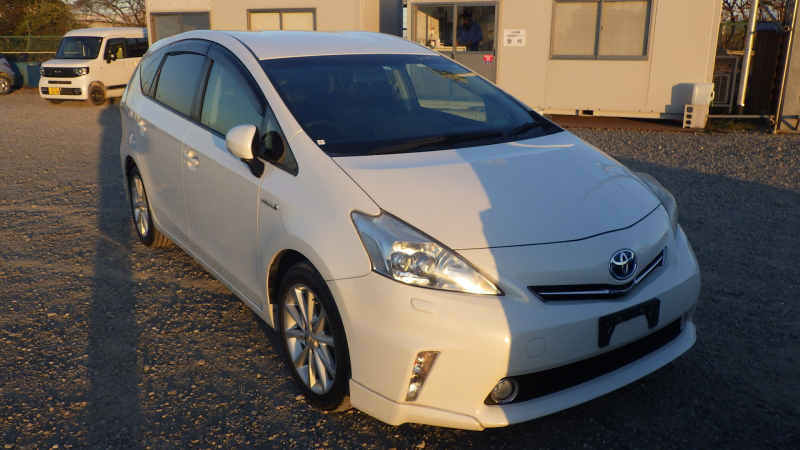 Toyota PRIUS ALPHA 2013