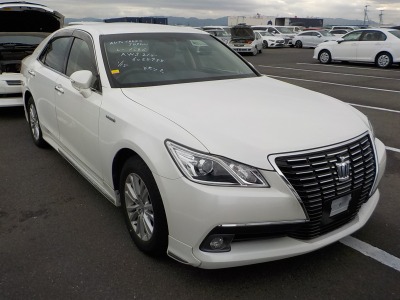 Toyota Crown Hybrid 2013