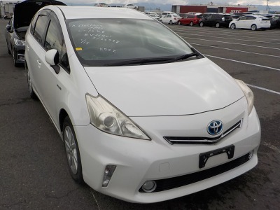 Toyota PRIUS ALPHA 2012