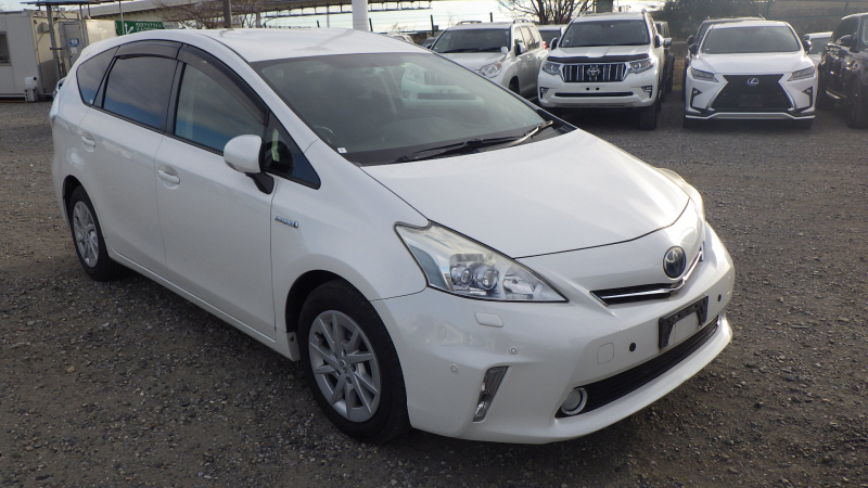 Toyota PRIUS ALPHA 2011